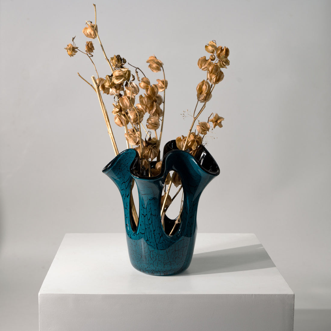 Aqualithe - 8 inch (20.5cm) Sculptural Modern Glass Vase with Flowers