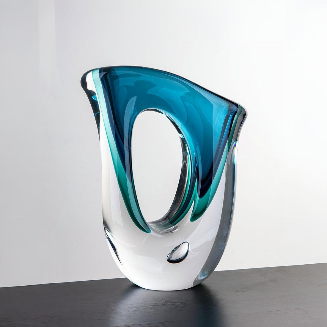 Aurelo – Medium Sized Color-Gradient Art Glass Vase Blue Color